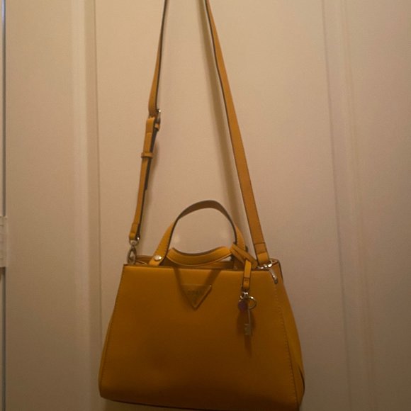 *NEW & NEVER WORN* Yellow GUESS Bag - Picture 2 of 4